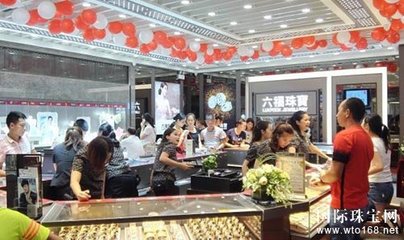 北海萬達(dá)廣場六福珠寶專柜璀璨揭幕，點亮北部灣時尚消費(fèi)新地標(biāo)